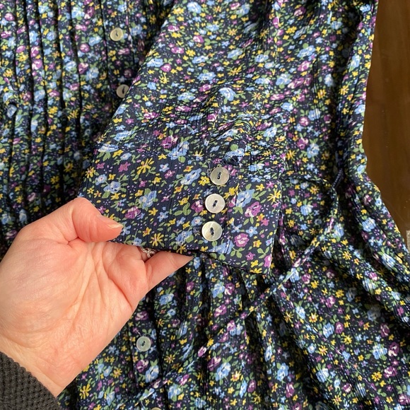 Floral button down blouse with tie waist and button sleeve. Spring top - Picture 5 of 6